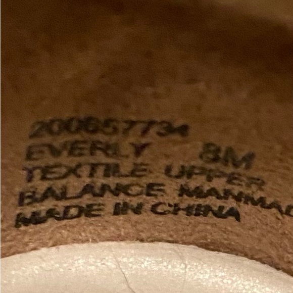 Kelly & Katie Everly sneaker. Size 8. Rose gold and off white. - Picture 3 of 3